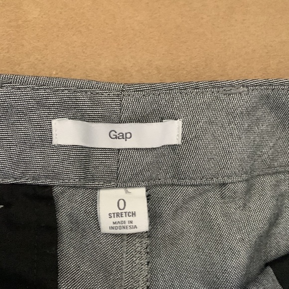 Gap shorts gray sz 0 - Picture 2 of 4